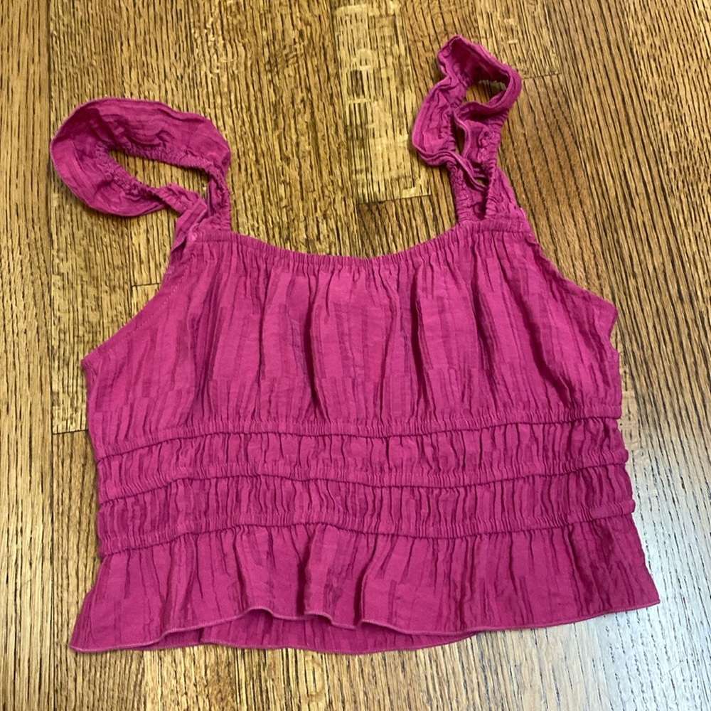kirious: size large, pink crop top